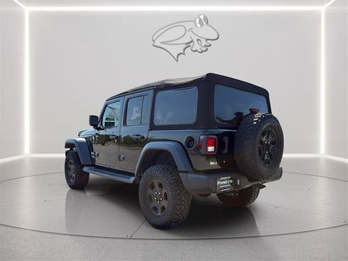 Used 2018 Jeep Wrangler Unlimited Sport S AWD/4WD image 3
