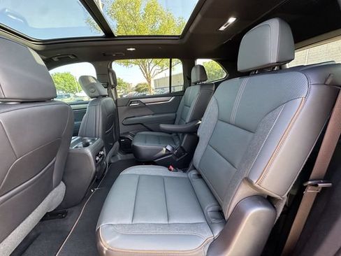 Used 2024 GMC Acadia AT4 w/ Luxury Package AWD/4WD image 28