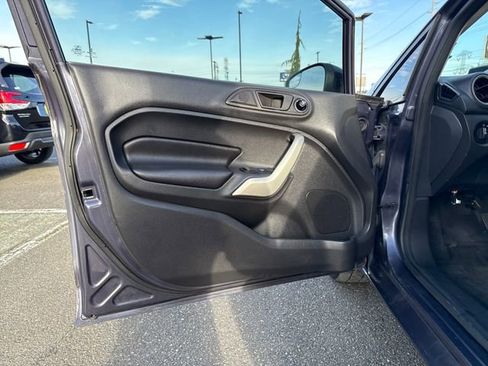 Used 2013 Ford Fiesta Titanium image 16