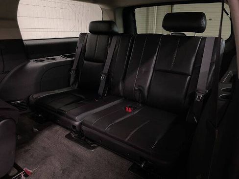 Used 2010 Chevrolet Suburban 2500 LT w/ Snow Plow Prep Package AWD/4WD image 13