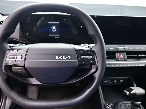 Used 2025 Kia K4 LXS image 16