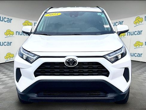 Used 2025 Toyota RAV4 XLE AWD/4WD image 2