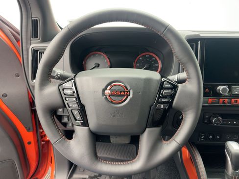 Used 2025 Nissan Frontier PRO-4X w/ Pro Convenience Package image 16