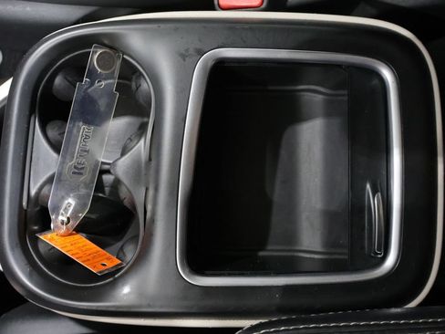 Used 2024 Chrysler Pacifica Touring-L FWD image 37
