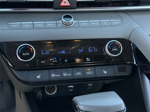 Used 2025 Hyundai Elantra SEL image 18