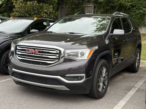 Used 2018 GMC Acadia SLT FWD image 2