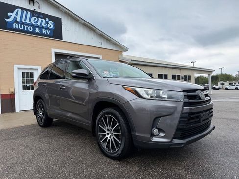 Used 2017 Toyota Highlander SE AWD/4WD image 3