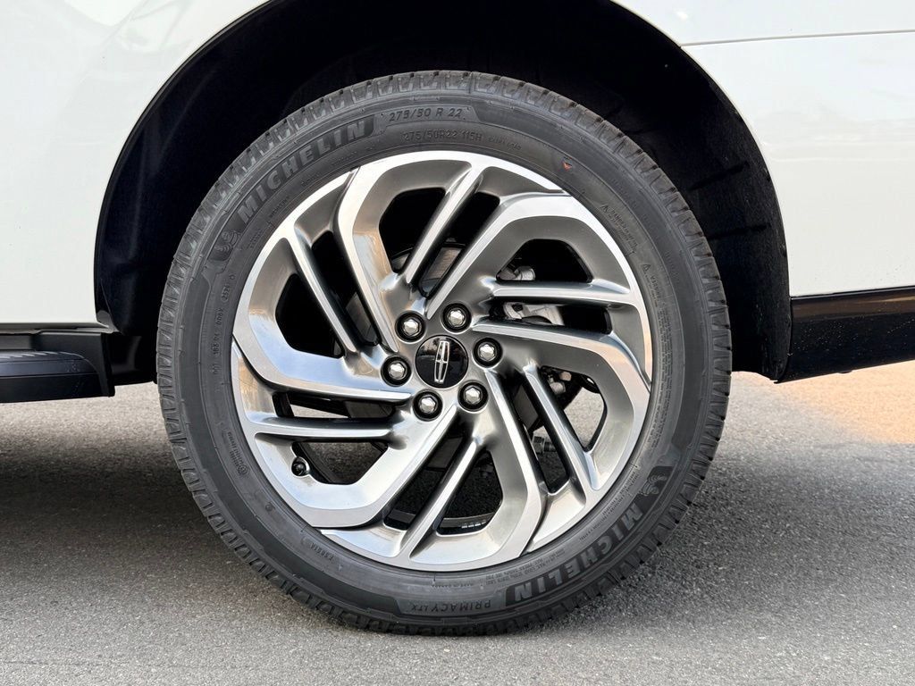 New 2027 Lincoln Navigator Premiere AWD/4WD image 36