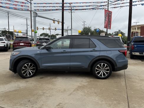 Certified 2025 Ford Explorer ST-Line w/ Premium Package RWD image 10