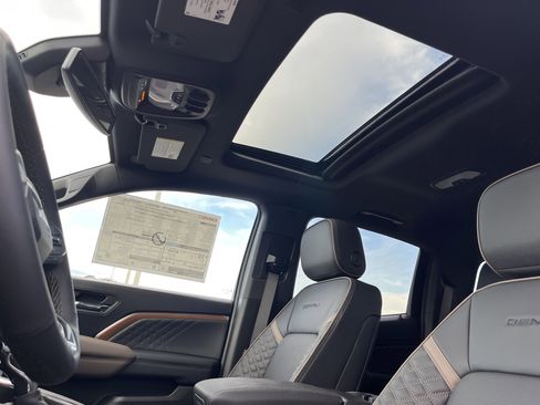 New 2026 GMC Canyon Denali image 10