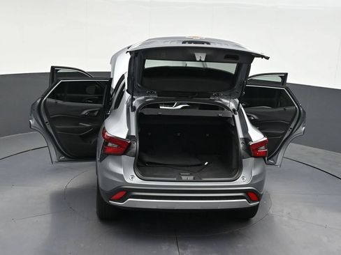Used 2025 Chevrolet Trax LT FWD image 37