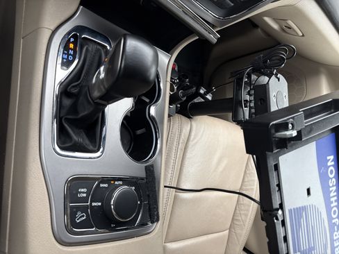 Certified 2021 Jeep Grand Cherokee Laredo AWD/4WD image 31