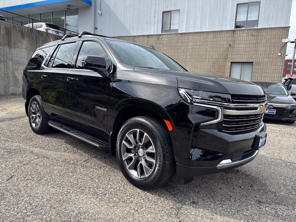 Used 2024 Chevrolet Tahoe LT w/ LT Signature Package AWD/4WD image 9
