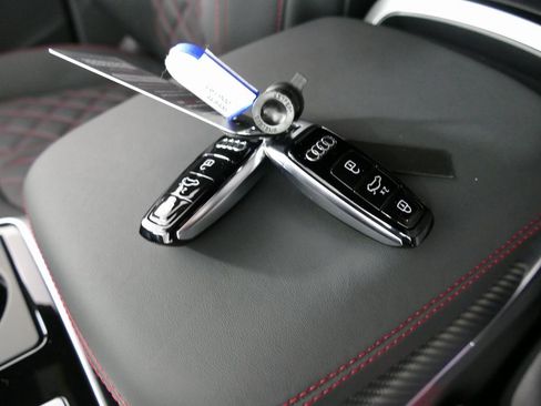 New 2026 Audi Q8 Prestige image 13