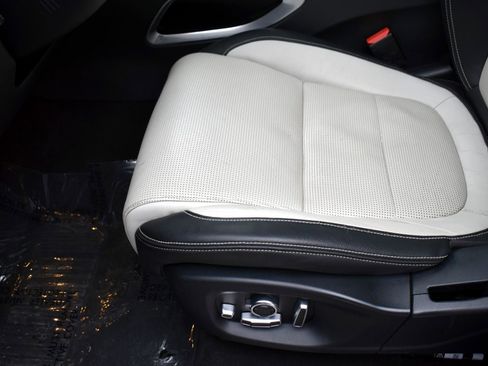 Used 2018 Jaguar F-PACE R-Sport image 37