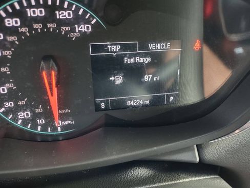 Used 2021 Chevrolet Trax LT w/ LT Convenience Package FWD image 18
