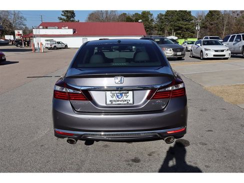 Used 2016 Honda Accord Touring image 4