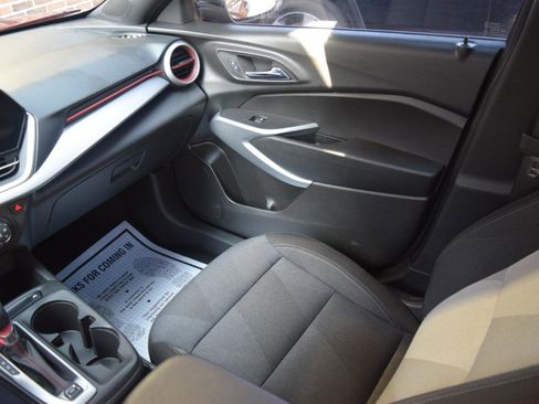 Used 2024 Chevrolet Trax RS w/ Driver Confidence Package image 18