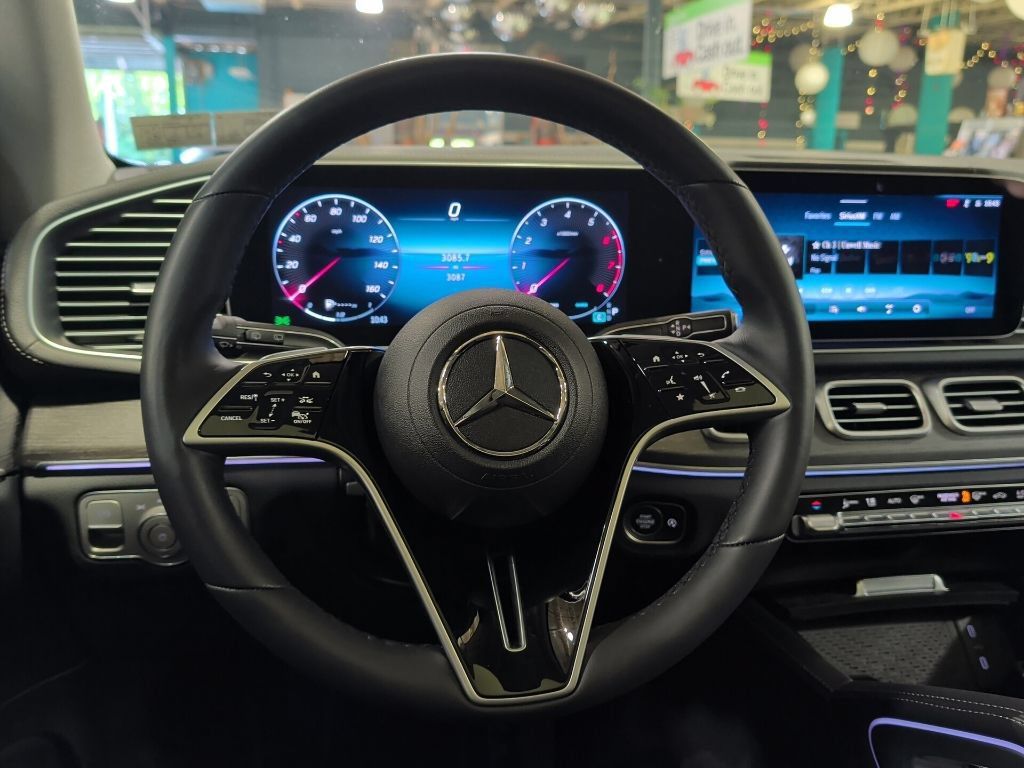 Used 2026 Mercedes-Benz GLS 450 4MATIC image 4