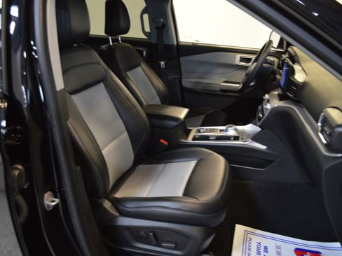 Used 2023 Ford Explorer XLT w/ Equipment Group 202A image 11