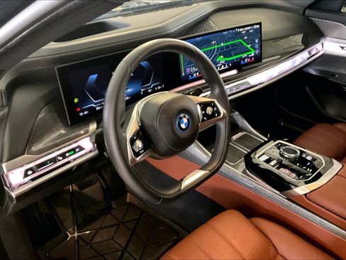 Used 2024 BMW i7 xDrive60 w/ Executive Package AWD/4WD image 16