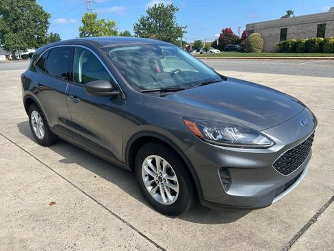 Used 2022 Ford Escape SE w/ Convenience Package FWD image 9