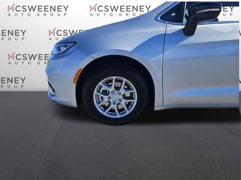 New 2026 Chrysler Pacifica Select FWD image 29