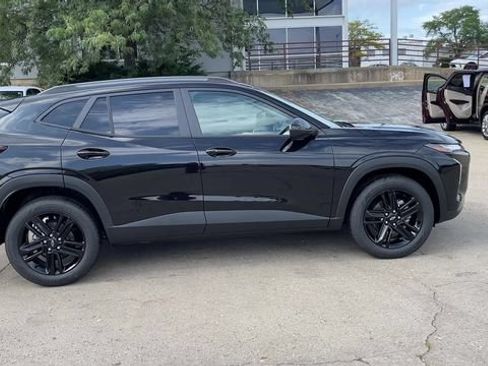 New 2026 Chevrolet Trax ACTIV w/ Sunroof Package FWD image 9