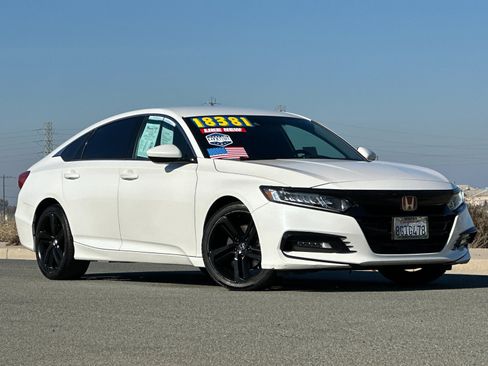 Used 2018 Honda Accord Sport image 2