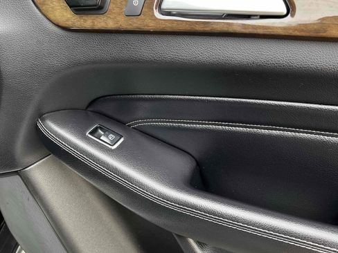 Used 2015 Mercedes-Benz ML 350 4MATIC w/ Premium 1 Package image 57