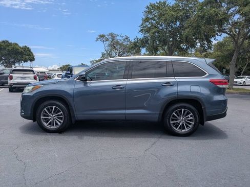 Used 2018 Toyota Highlander XLE AWD/4WD image 7