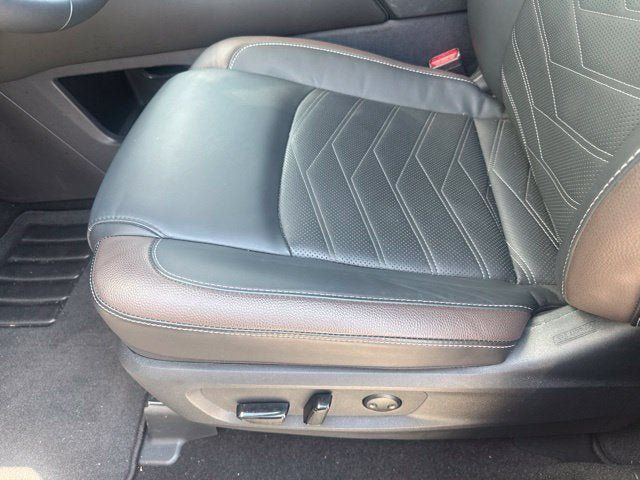 Used 2024 Nissan Pathfinder Platinum FWD image 13