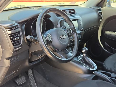 Used 2018 Kia Soul + FWD image 12