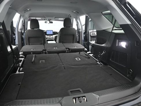 Certified 2022 Ford Explorer XLT RWD image 25