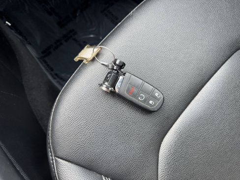 Used 2025 Jeep Compass Limited image 22