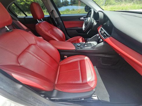 Used 2019 Alfa Romeo Giulia w/ Quick Order Package 22K Sport image 24