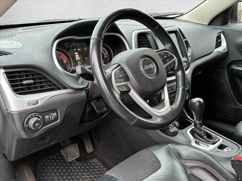 Used 2017 Jeep Cherokee Trailhawk w/ Cold Weather Group image 10