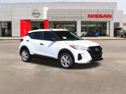 New 2025 Nissan Kicks Play S