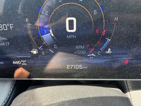 Used 2026 Chevrolet Equinox LT AWD/4WD image 13