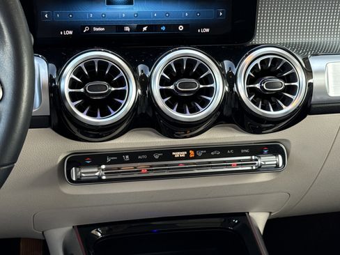 Used 2022 Mercedes-Benz GLB 250 GLB 250 image 16