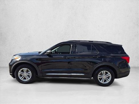 Certified 2021 Ford Explorer XLT w/ Equipment Group 202A RWD image 8