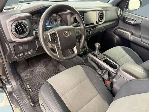 Used 2022 Toyota Tacoma TRD Off-Road AWD/4WD image 4