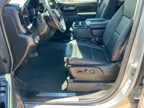 Used 2025 GMC Sierra 1500 SLT AWD/4WD image 18