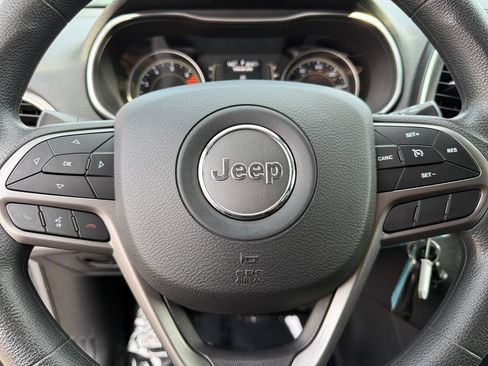 Used 2020 Jeep Cherokee Latitude AWD/4WD image 21