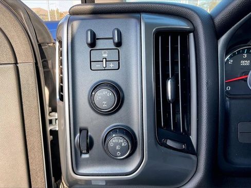 Used 2018 Chevrolet Silverado 1500 LT w/ All Star Edition image 33