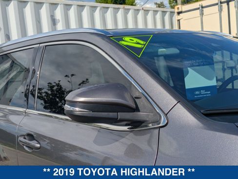 Used 2019 Toyota Highlander XLE FWD image 11