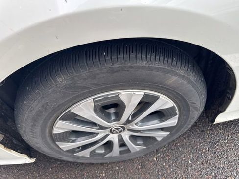 Used 2020 Toyota Prius XLE image 9