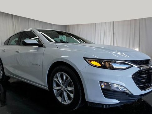 Used 2025 Chevrolet Malibu LT image 2