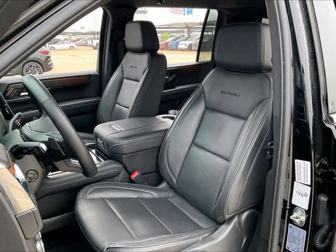 Certified 2025 GMC Yukon XL Denali AWD/4WD image 8