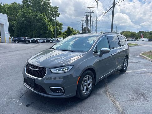 Used 2022 Chrysler Pacifica Limited FWD image 6